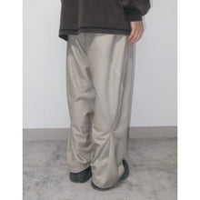 將圖片載入圖庫檢視器 Loose three-dimensional trousers
