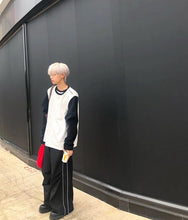 將圖片載入圖庫檢視器 Black and white color matching 長袖Tee
